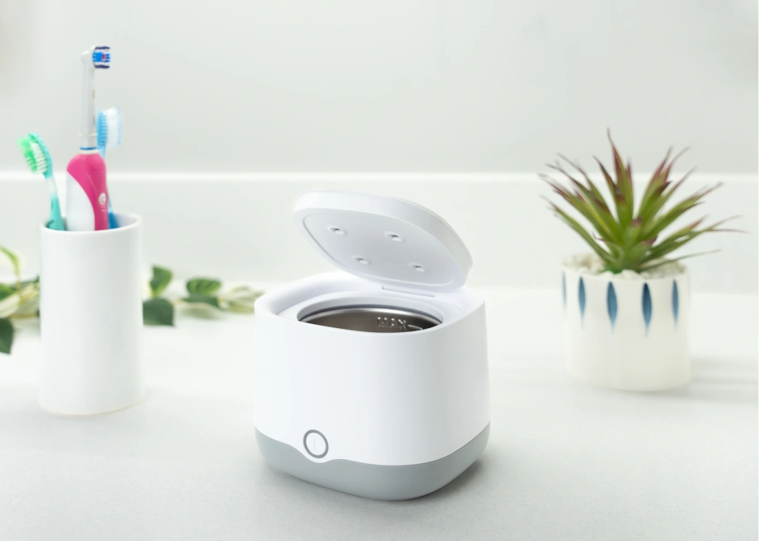 Sonic Spa Go with aligners — cleaning demonstration
